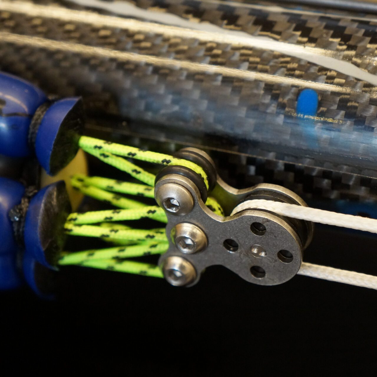 NEMESIS CARBON INVERT ROLLER - Image 5