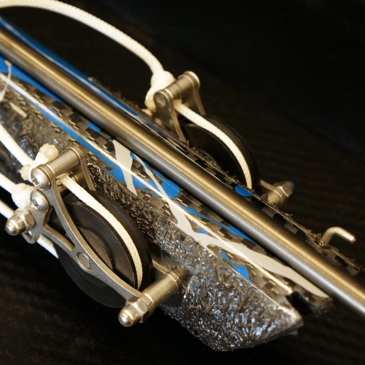 NEMESIS CARBON INVERT ROLLER - Image 6